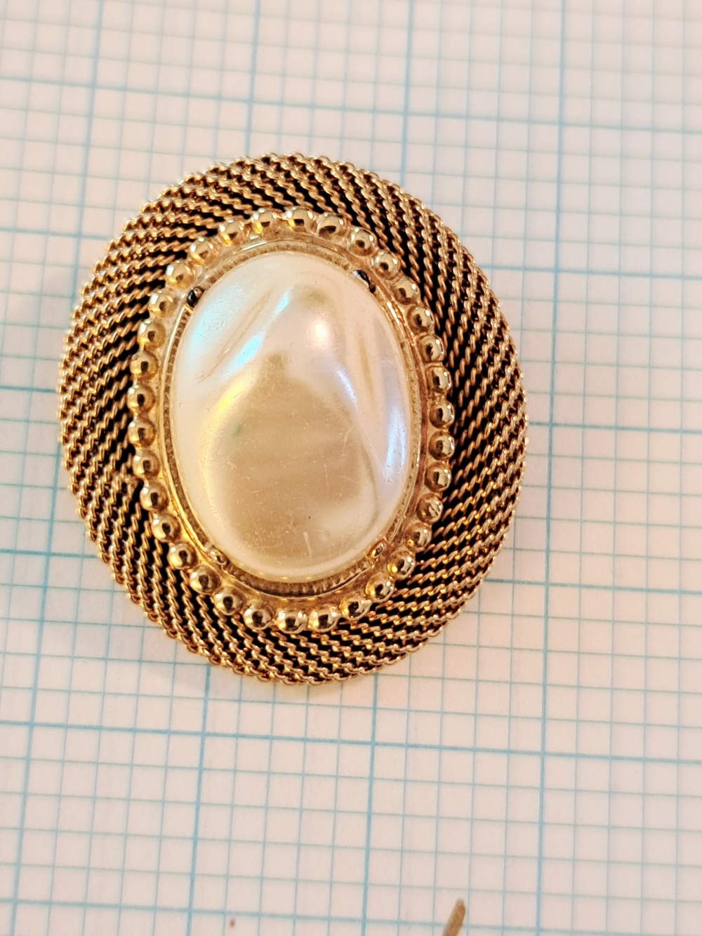 Mesh Gold-Tone Baroque Pearl Oval Statement Brooch Pin